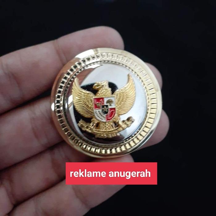 pin Garuda sepuh emas custom