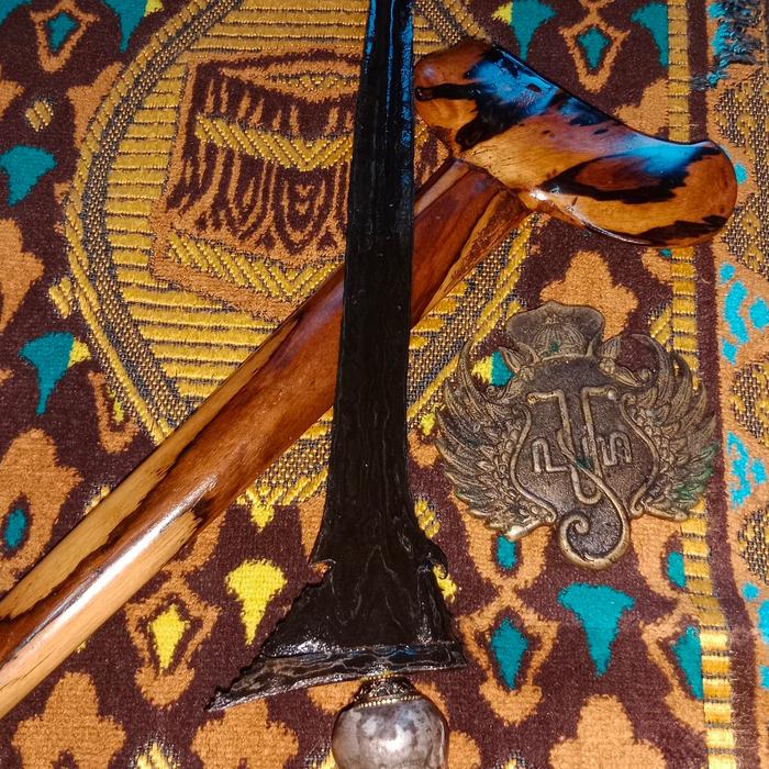 keris karno tinanding lurus