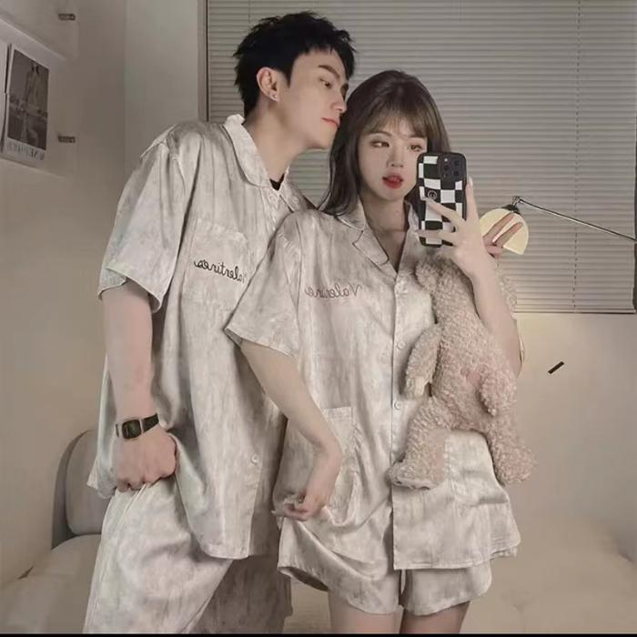 Set piyama couple sutra es kelas atas 1 buah Rp: 317.000