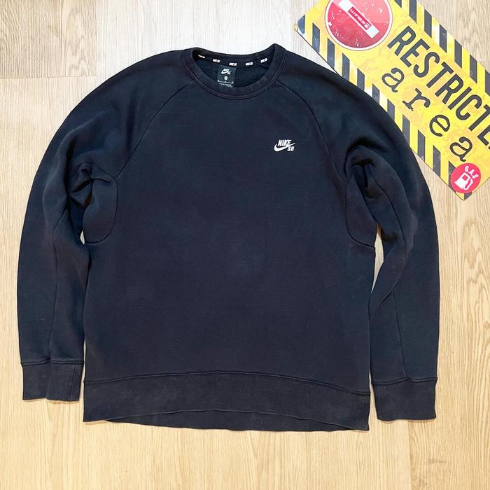 NIKE SB CREWNECK • BLACK