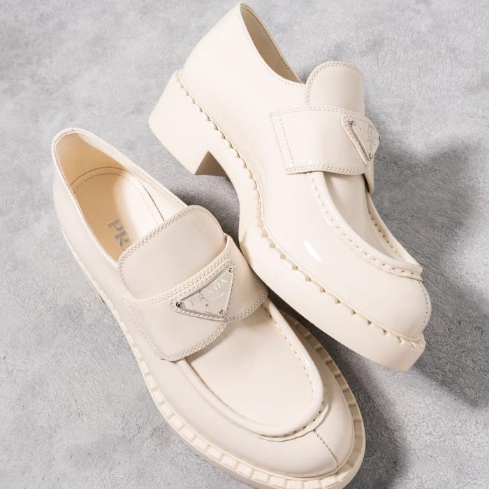PRADA Chocolate Loafers Patent Leather Avorio