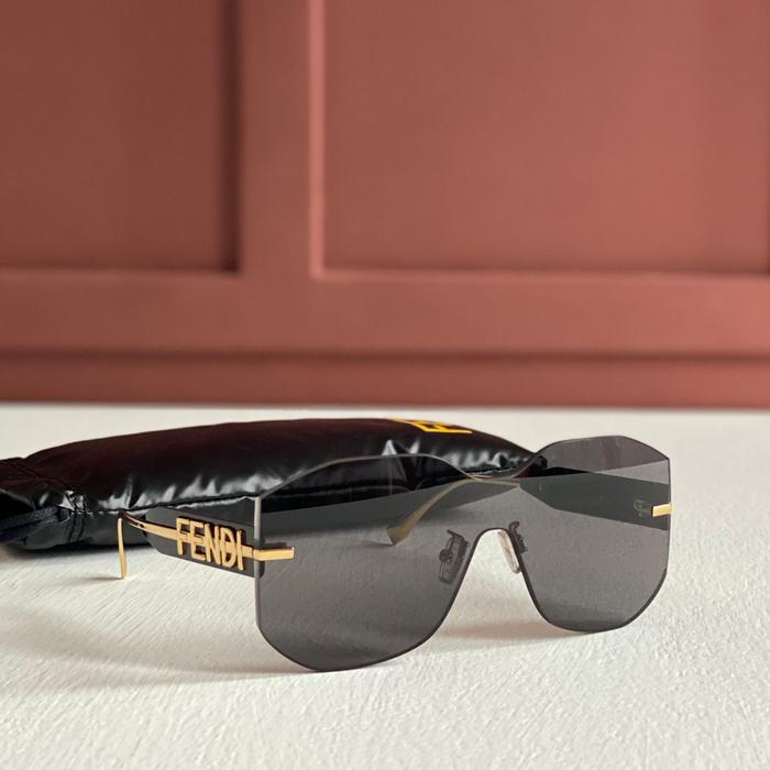 Fendi graphy sunglasses in blac kacamata