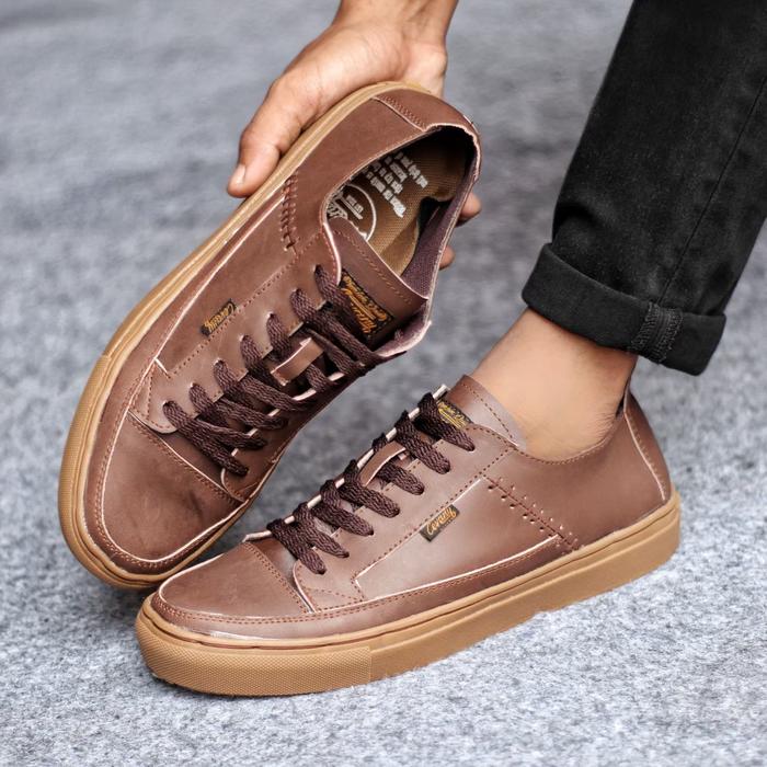 Sepatu Sneakers Kulit semi Sultan brodo Kutai Original /Free kaos kaki