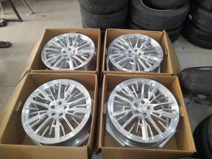 Velg Mobil Bekas Racing Ring 21 Lubang 5 RFG GT RX R21X8 5X114 ET15