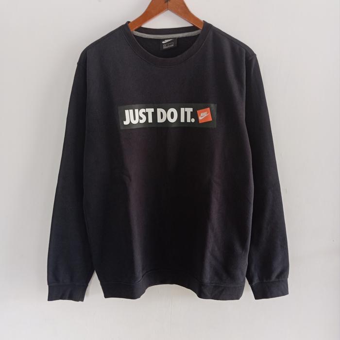 crewneck sweater Nike logo box