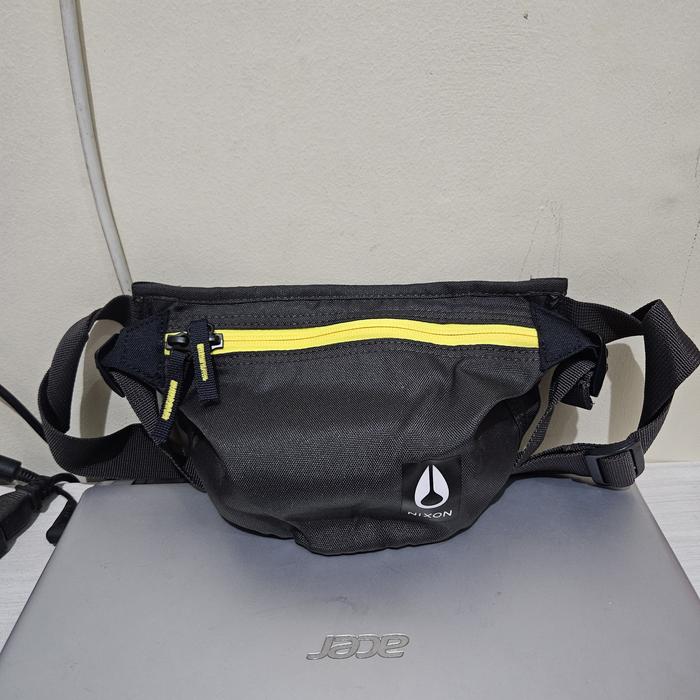 Nixon ORIGINAL TRESTLES SLING SELEMPANG WAIST BAG Tas Pinggang Hitam Khas 25x13cm Asli Converse Hip 