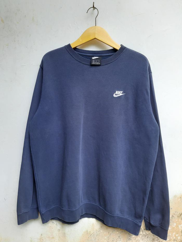 Crewneck Nike warna Navy Logo Bordir Putih Made in Pakistan