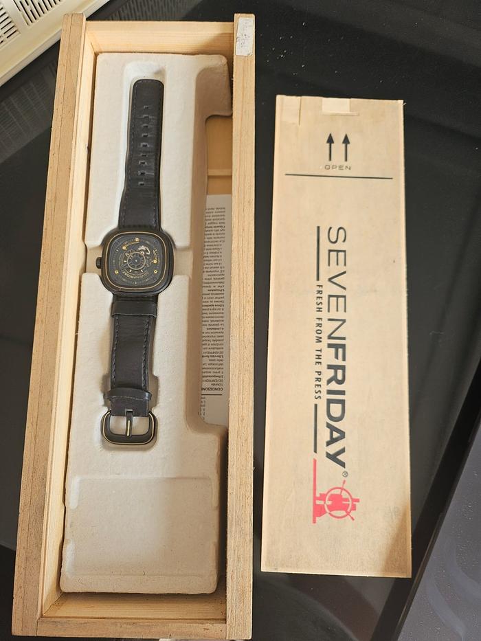 Di jual jam tangan SEVENFRIDAY P2B/02 P-Series - SECOND