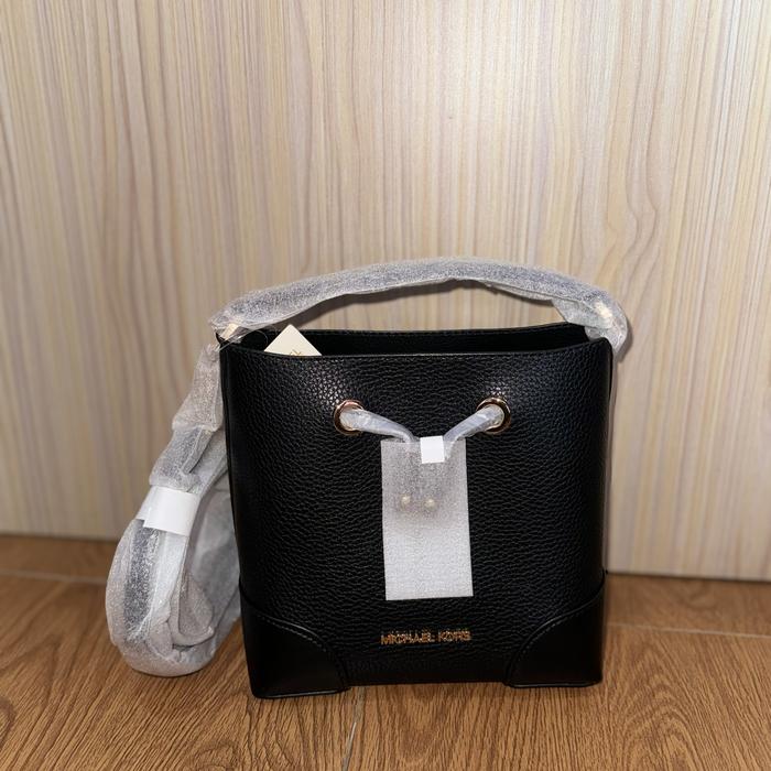 MK Mercer Small Pebbled Leather Bucket Bag Black*