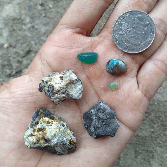Paket Bacan Doko ( 3 pcs Loose Stone Bacan Doko minion Pola Kasar dan 3 Krecekan Bacan Hitam - Batu 