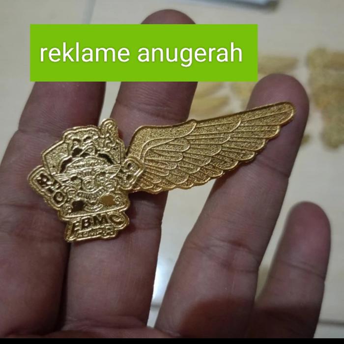 pin/lencana untuk pramugari custom sepuh emas