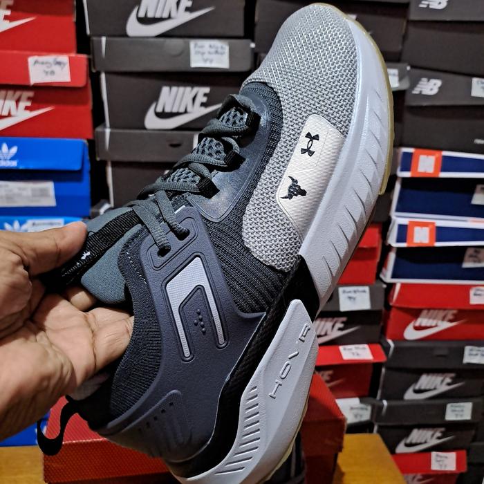 Sepatu Under Armour Hovrs