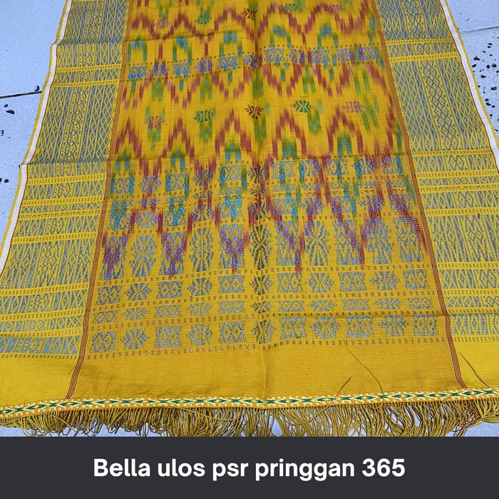 uis nipes karo tenun tarutung( handmade craft)