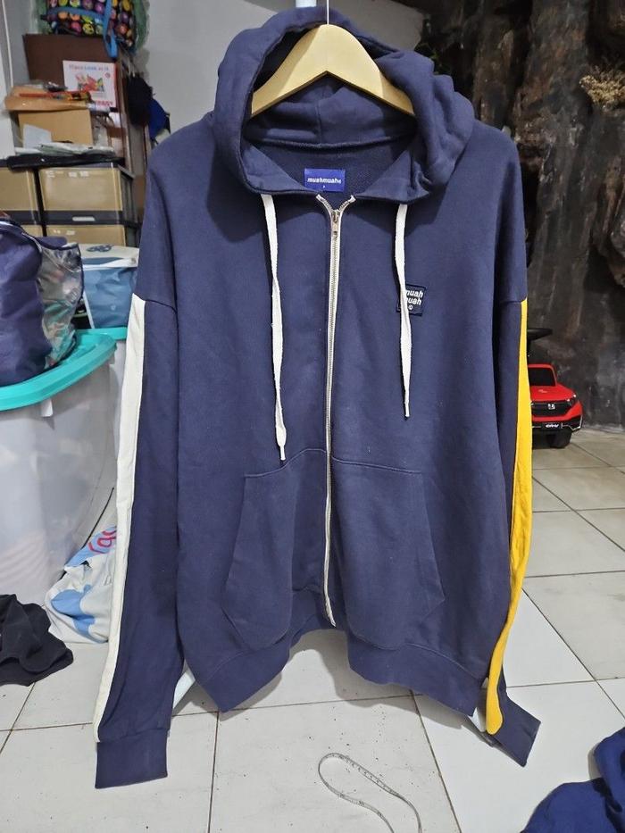 Muah muah jaket hoodie zipper size XL