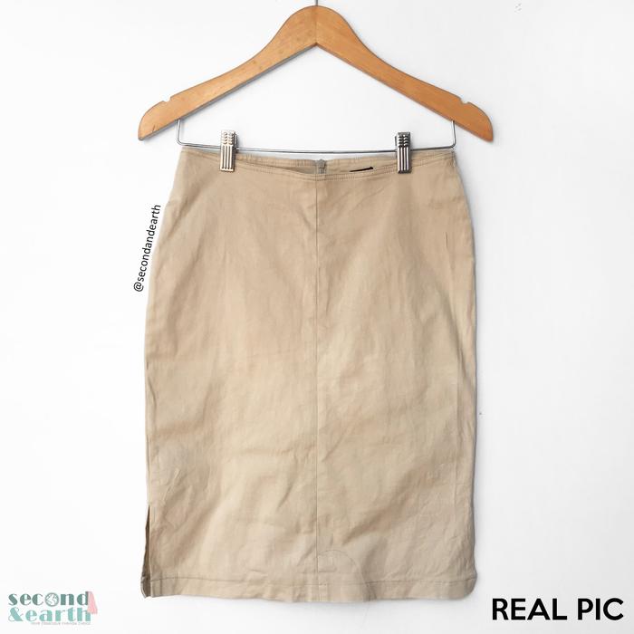 Preloved The B Club  Skirt (S-M) Bawahan Kerja Wanita Rok Lurus High Waist Katun Spandeks Krem Polos