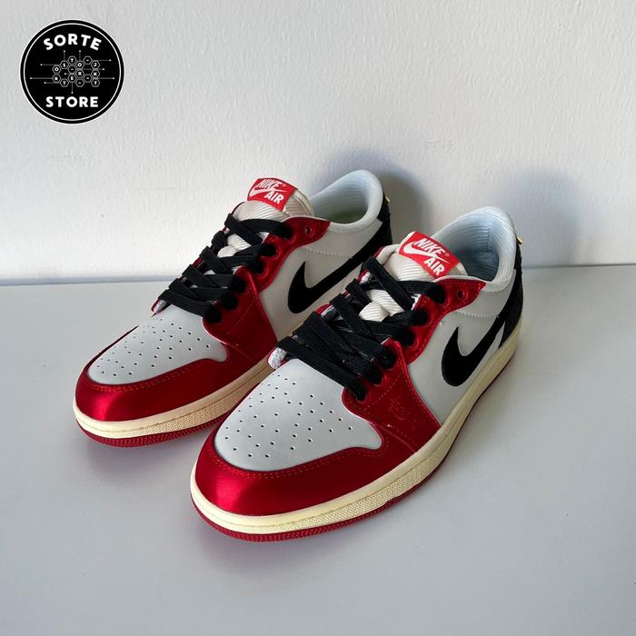 SEPATU PRIA AJ 1 LOW OG TROPHY ROOM RED art FN0432-100