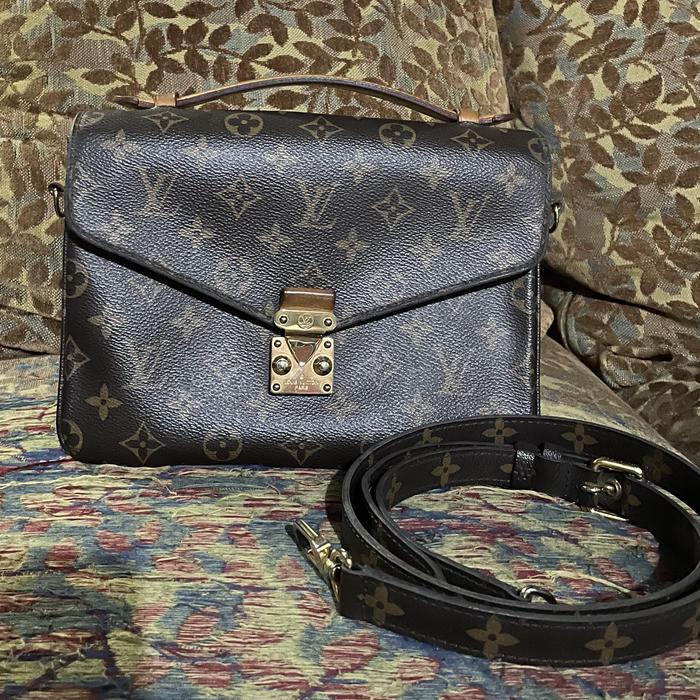 Louis Vuitton LV Pochette Metis 2017 Authentic