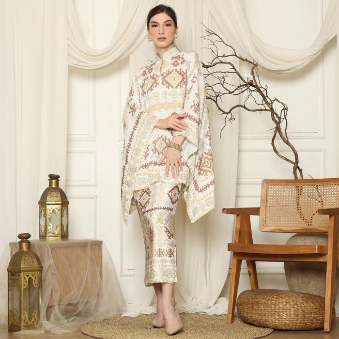 Kebaya Cream | Kebaya Ivory | Kebaya Modern | Kebaya Wisuda | Setelan Kebaya | One Set Kebaya | Setr