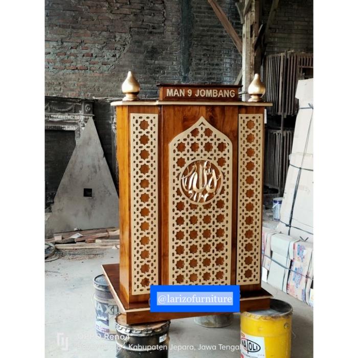 Mimbar Masjid jati mentahan - Podium Khotbah ukir Jepara