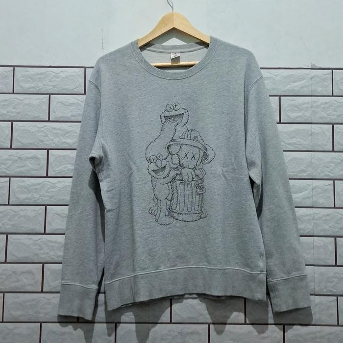 Crewneck Uniqlo x Kaws x Sesame Street size XL
