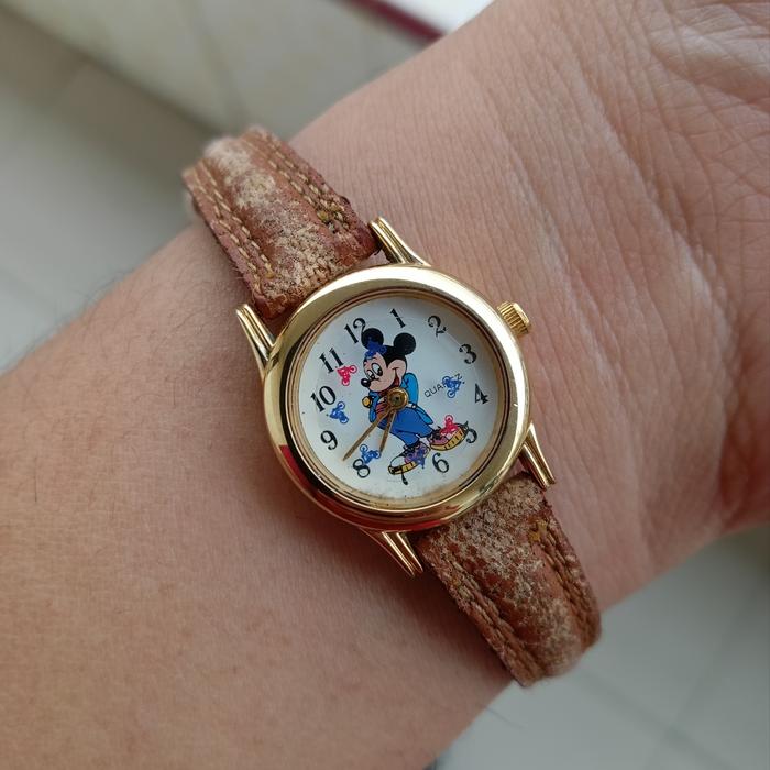 jam mickey mouse original wanita