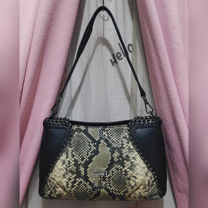 tas shoulder bag handbag wanita DAKS. tas ketek preloved. tas kulit asli