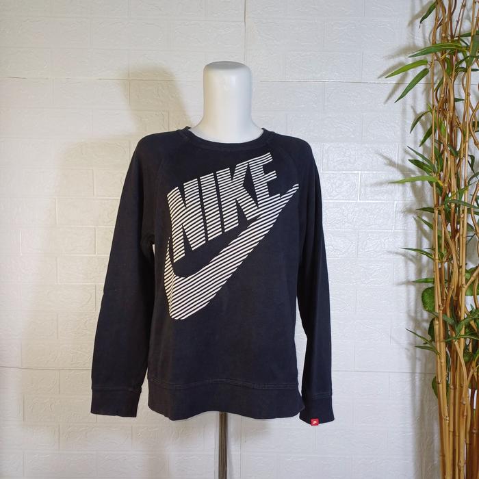 CREWNECK NIKE BIG SCRIPT LOGO, SIZE S (SECOND BRANDED) HITAM, CN0207