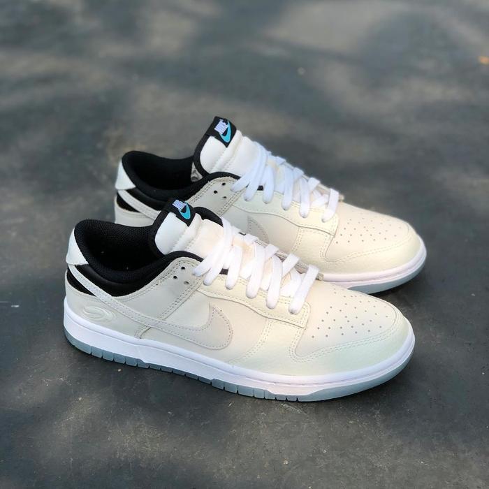 NIKE DUNK LOW SE SUPERSONIC