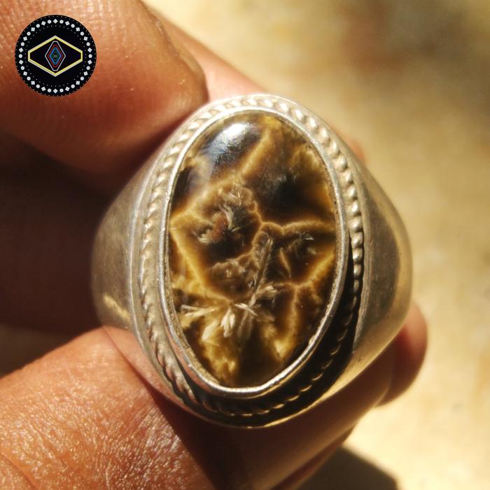 batu bulu macan basaltic Tiger glass