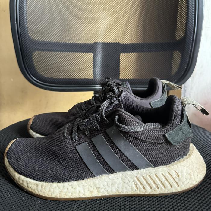 NMD R2 Black Gum Original second bekas