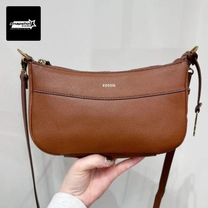 Fossil Skylar Baguette Crossbody (BROWN)