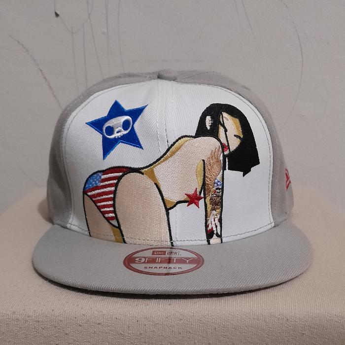topi snapback snap back TKDK tokidoki anime grey. motif unik. super rare. baru. barang koleksi / sim