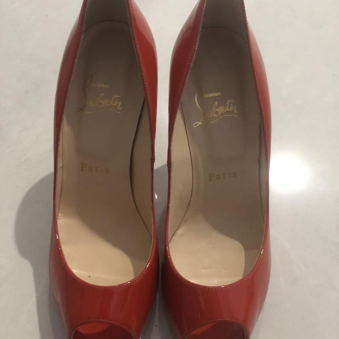 Preloved Cxristian Louboutin patent pump Heels