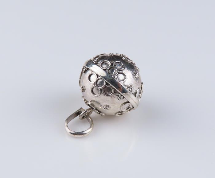 Liontin Perak, Chime Ball, Liontin Chime Ball