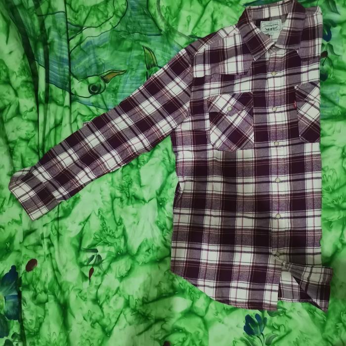 Kemeja Flanel LEVI'S/  Ungu Magenta/ Kancing Batu/ Size XL (ORIGINAL)