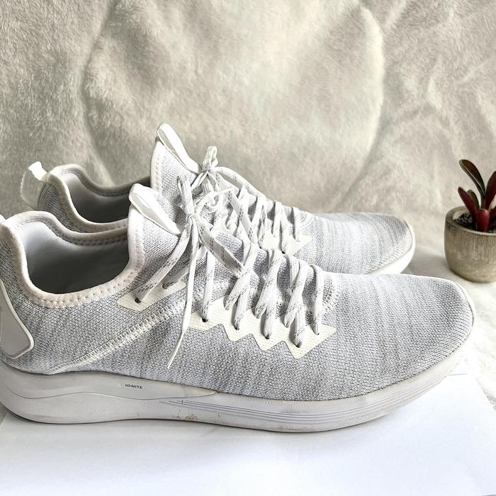 Special Lebaran Sale Sepatu PUMA Pria Putih Bahan Adem Kondisi Seperti Baru no 46 30cm Original