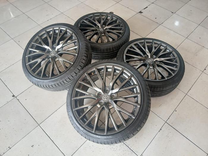 Velg Mobil Bekas Replika Lexus R20x8 H5x114 Et38 Ban 225 45 R20 (Thn2022)