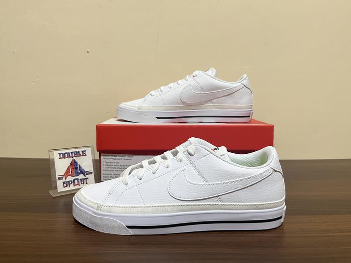 Sepatu Casual Sneakers WMNS Nike Court Legacy Next Nature Triple White Leather DH3161-101 Original B