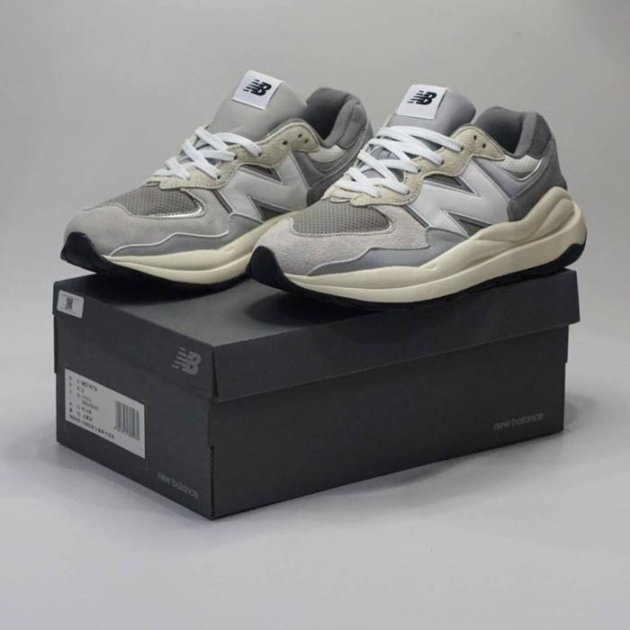 Sepatu Sneaker NB 5740 Grey Day Unisex