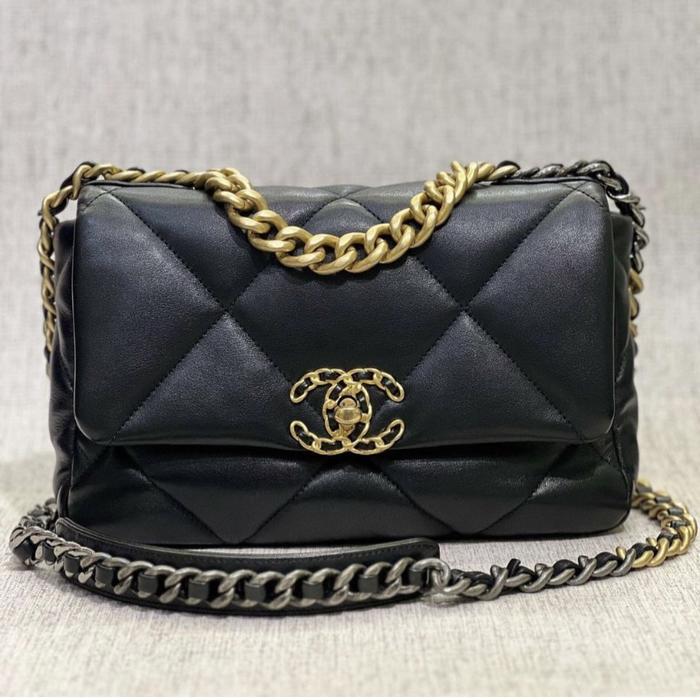 PreLoved Like New Chanel 19 Black Small GHW
