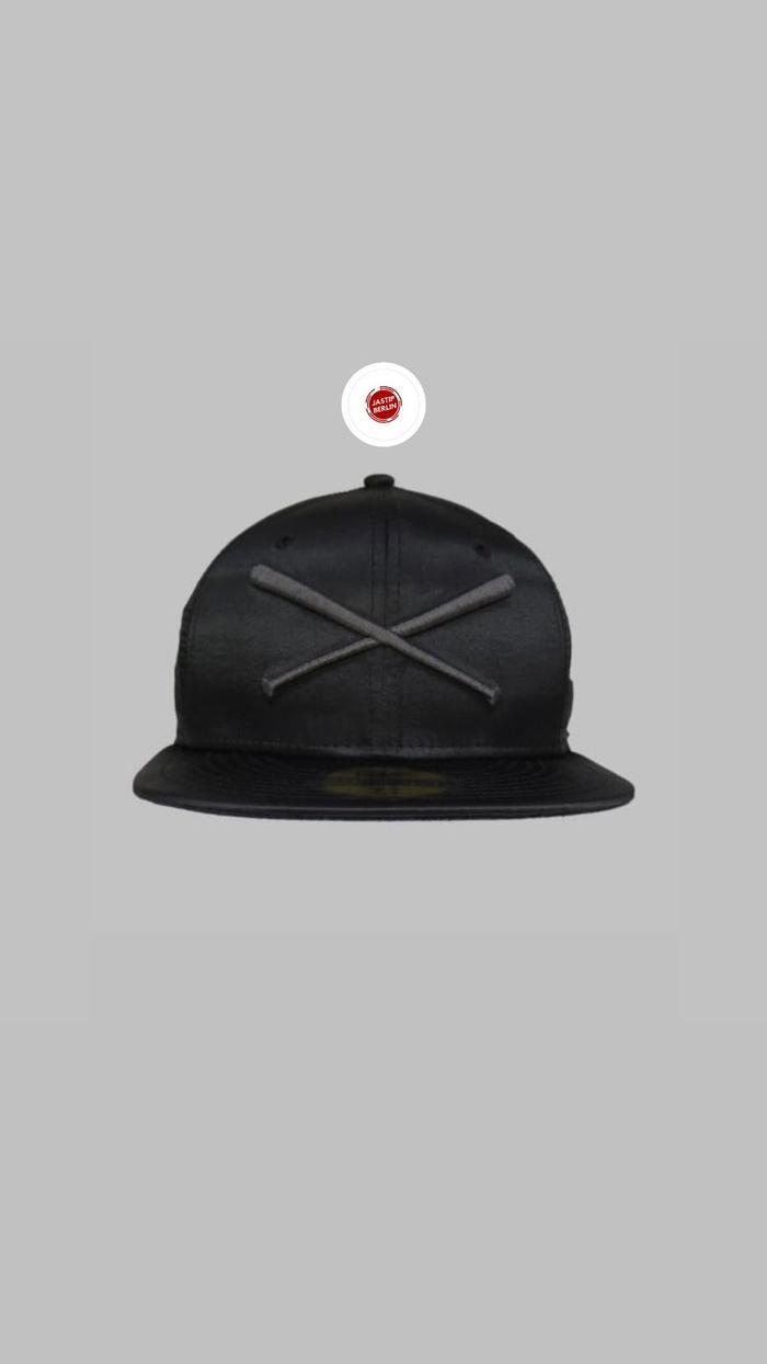 New Era Justfitted 59Fifty Crossed Bats Black Satin Original Berlin Topi Snapback
