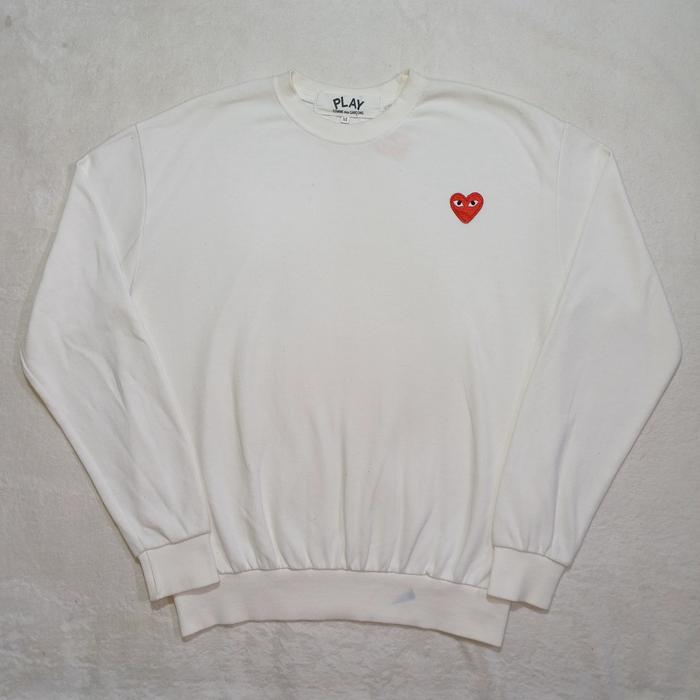 CREWNECK CDG PLAY ( COMME DES GARCONS ) ORIGINAL, SIZE M (SECOND BRANDED) PUTIH, PT34