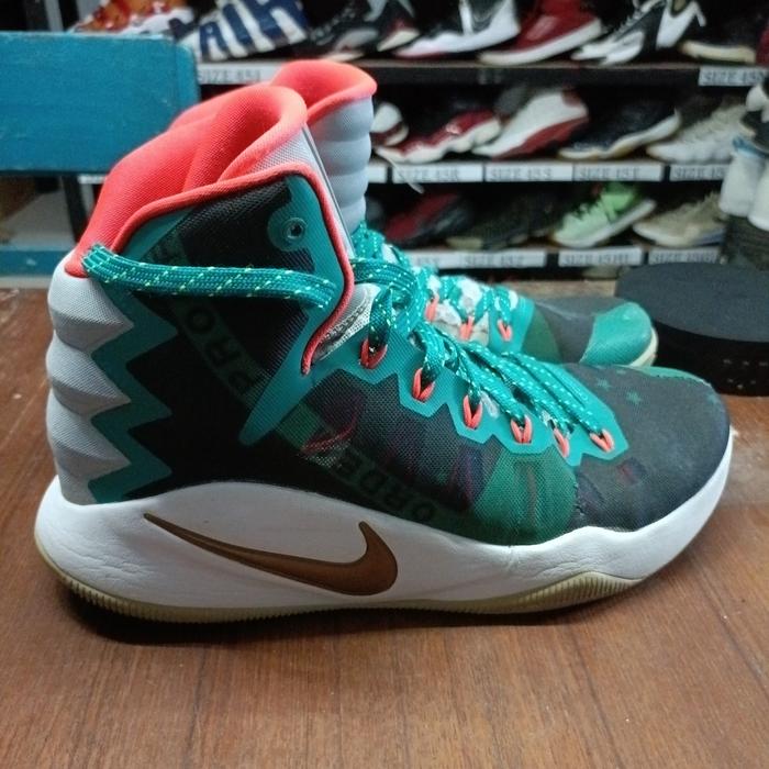 sepatu nike hyperdunk zoom size 44 insole 28 cm. kondisi baik bagus,