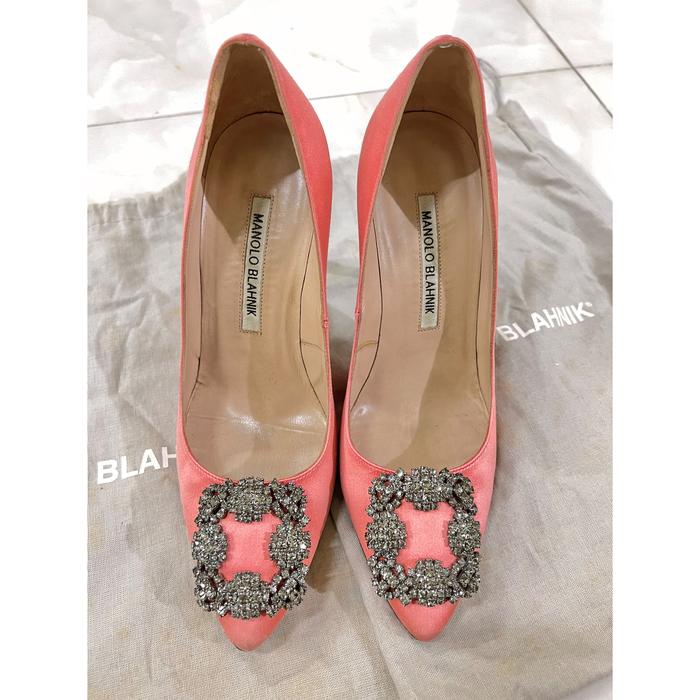 Preloved Manolo blahnik Satin sz 36