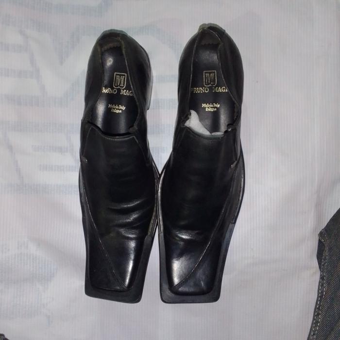 sepatu presentasi Bruno Magli itali