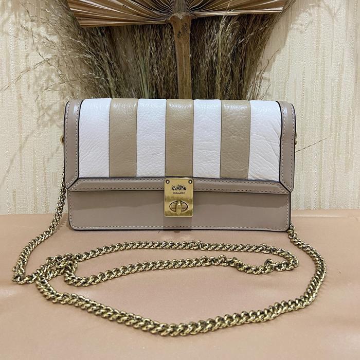 Coach Original ⅕Hutton Clutch With Colorblock Quilting Authentic Original Store