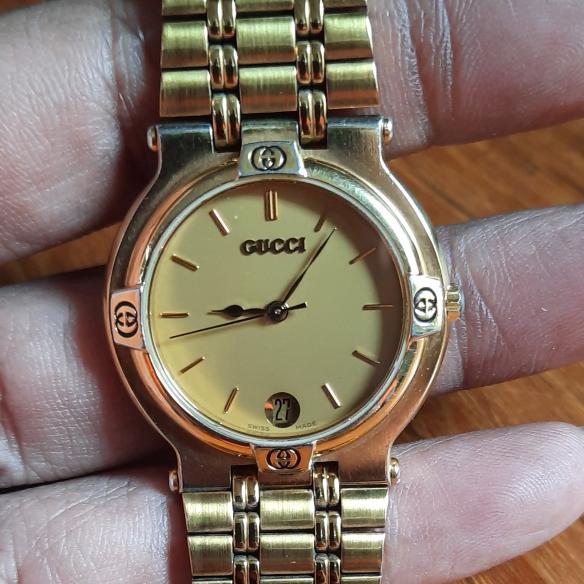 Gucci 9200M Gold vintage preloved