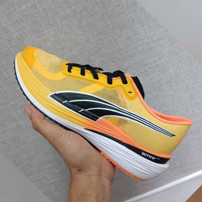 SEPATU PUMA DEVIATE NITRO - SOLAR YELLOW