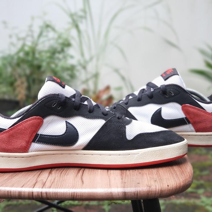 Size 46 - Nike SB Alleyoop