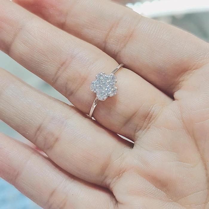 Cincin Emas Putih Model Bunga Kadar 375